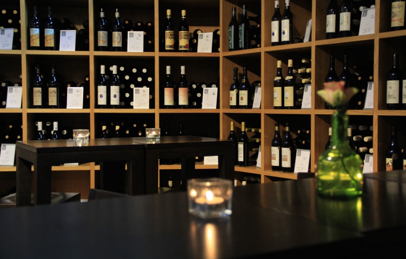 magasin-LA CADIERE D AZUR-min_wine_vinorama_wine_bottle_cellar_red_wine_wines_storage_wine_rack-1077047